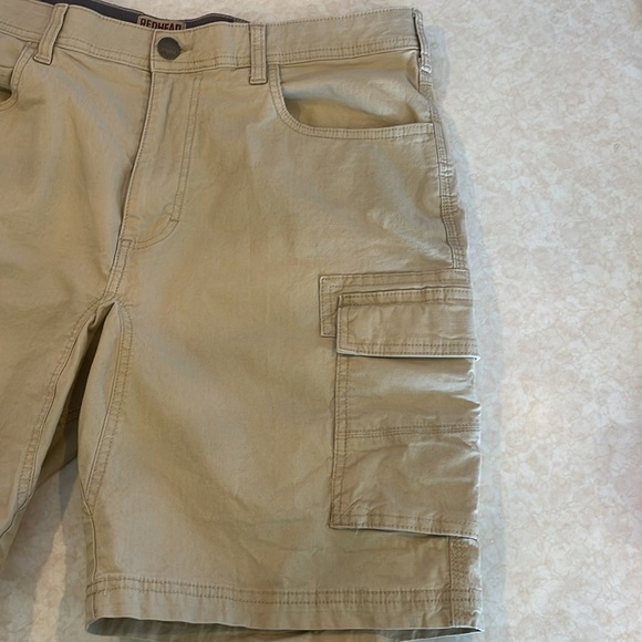 Redhead, Men’s Khaki Cargo Shorts, Sz 36, Excellent Condition - Picture 2 of 6